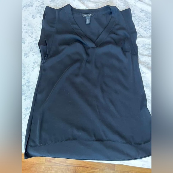 White House Black Market Flutter Sleeve Blouse - Picture 3 of 3